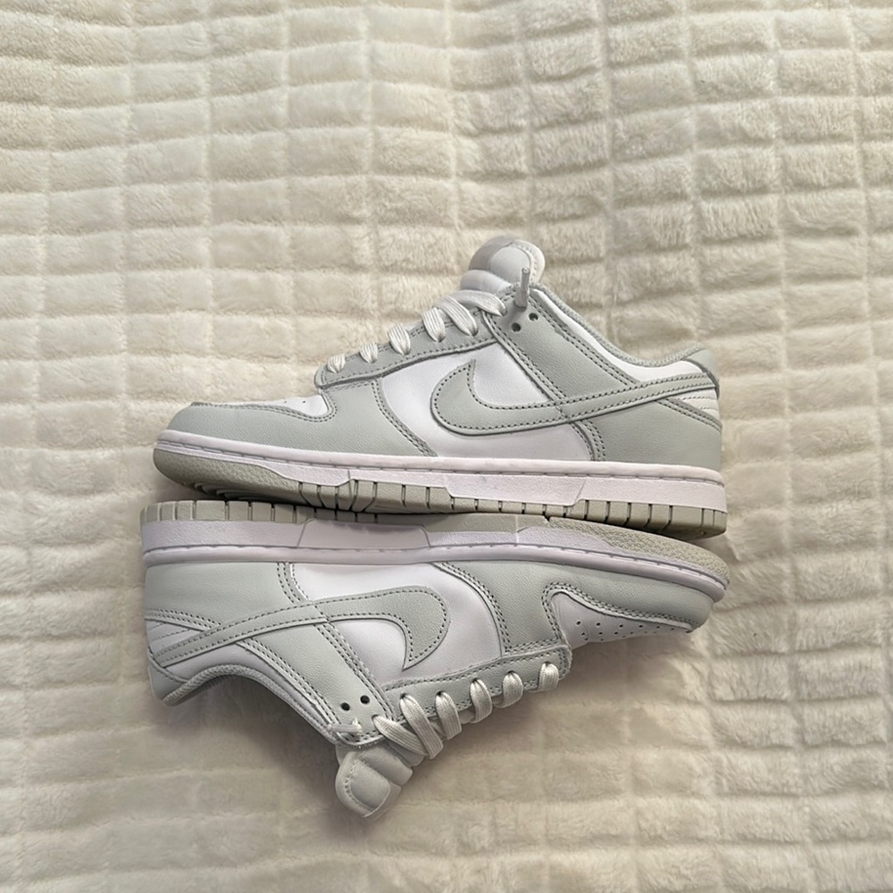 Nike White/Gray Women’s Sneakers